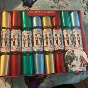 Holiday crackers set of 8